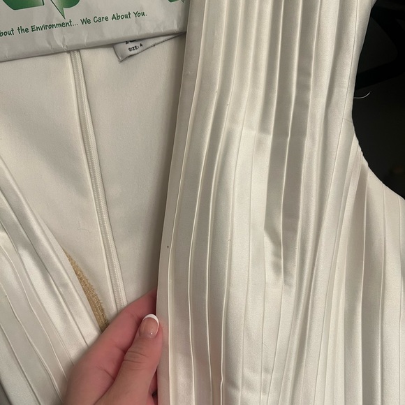 Mac Duggal White Pleated Dress - Picture 4 of 8